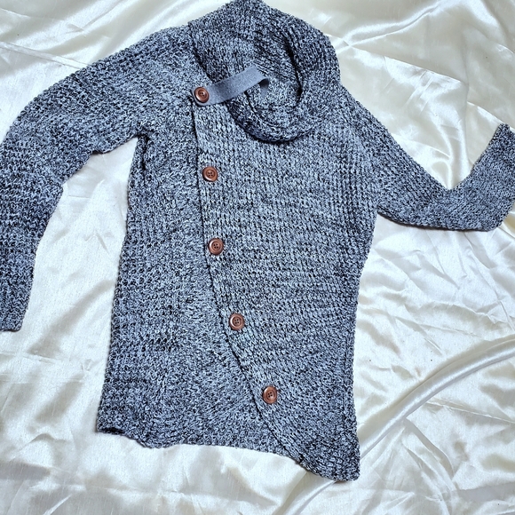 Elegant Gray Cowl Neck Women's Sweater - Picture 8 of 12